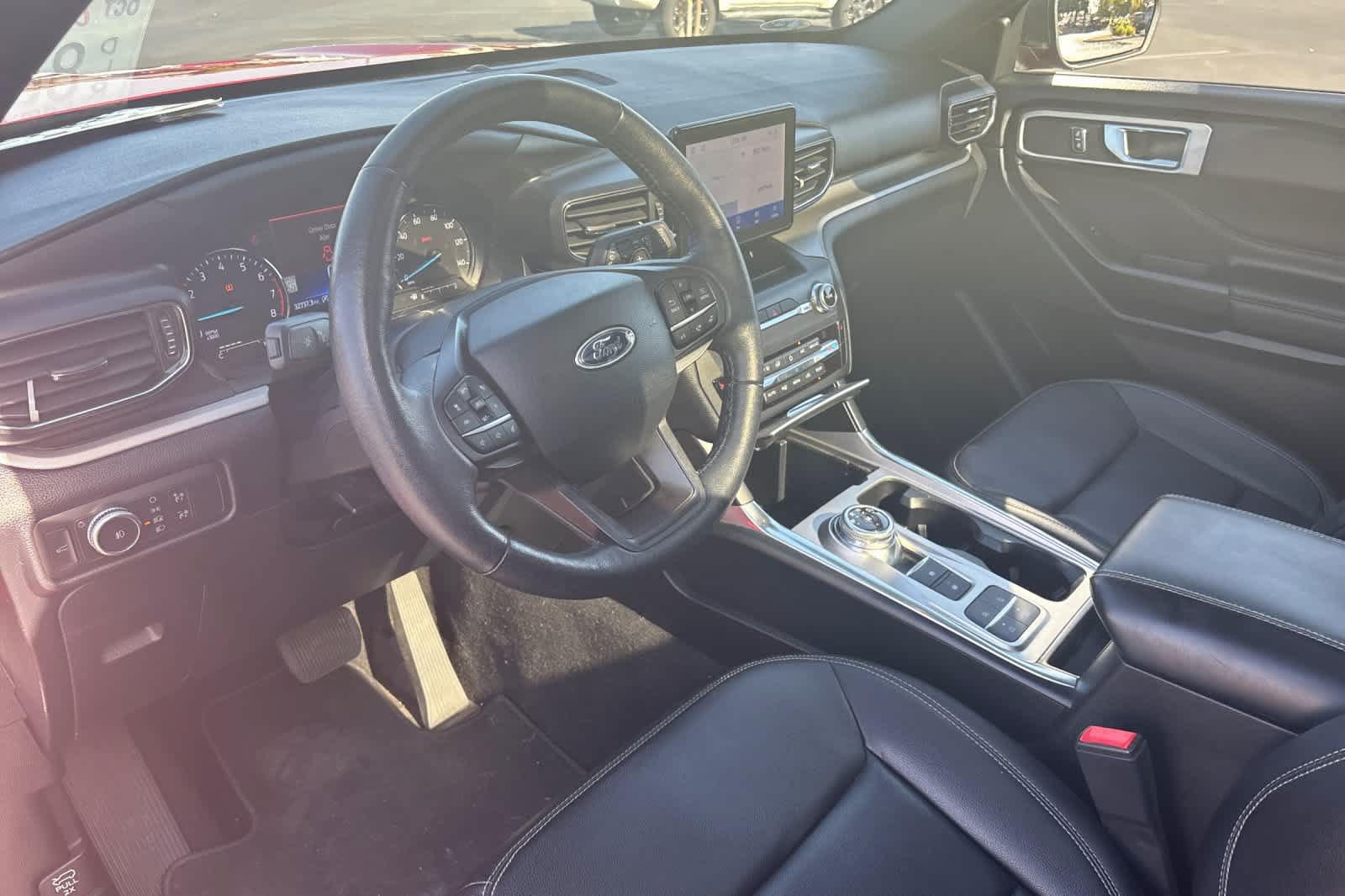 Used 2020 Ford Explorer XLT w/ Equipment Group 202A RWD image 14