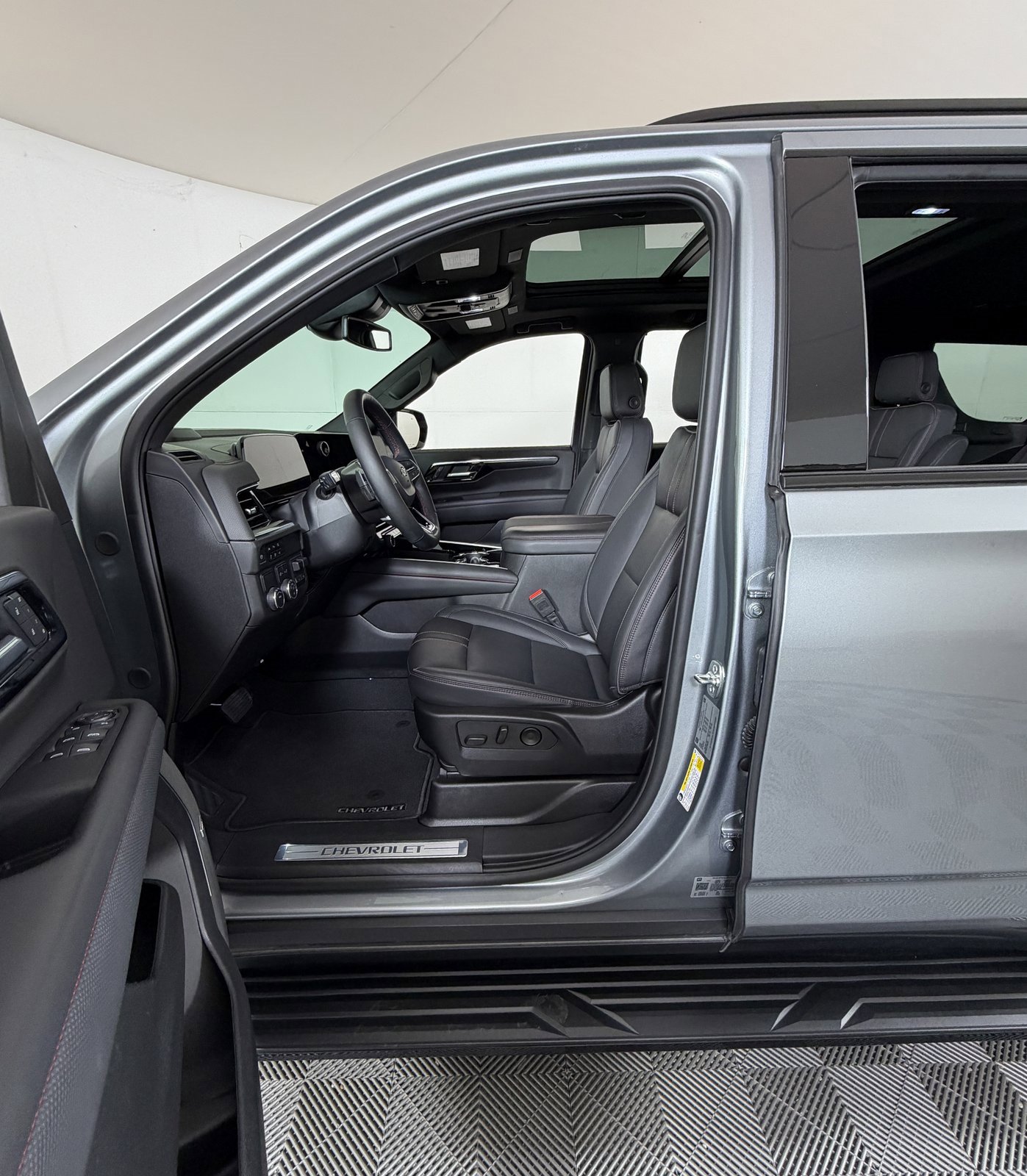 Used 2025 Chevrolet Tahoe RST w/ Comfort Package image 10