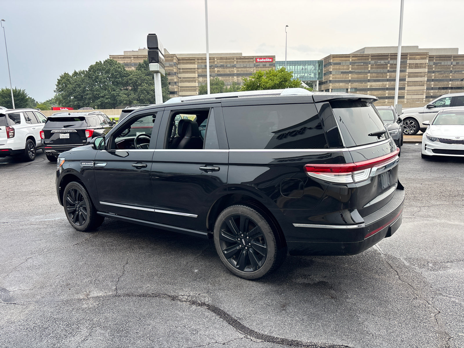 Certified 2023 Lincoln Navigator Reserve AWD/4WD image 5