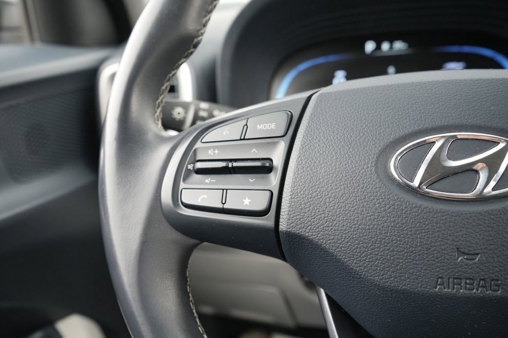 Certified 2023 Hyundai Venue Limited w/ Cargo Package image 24
