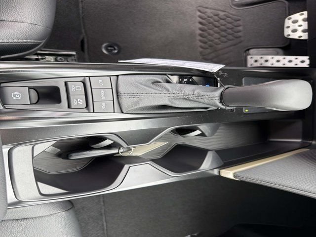 New 2026 Toyota Camry Hybrid FWD image 31