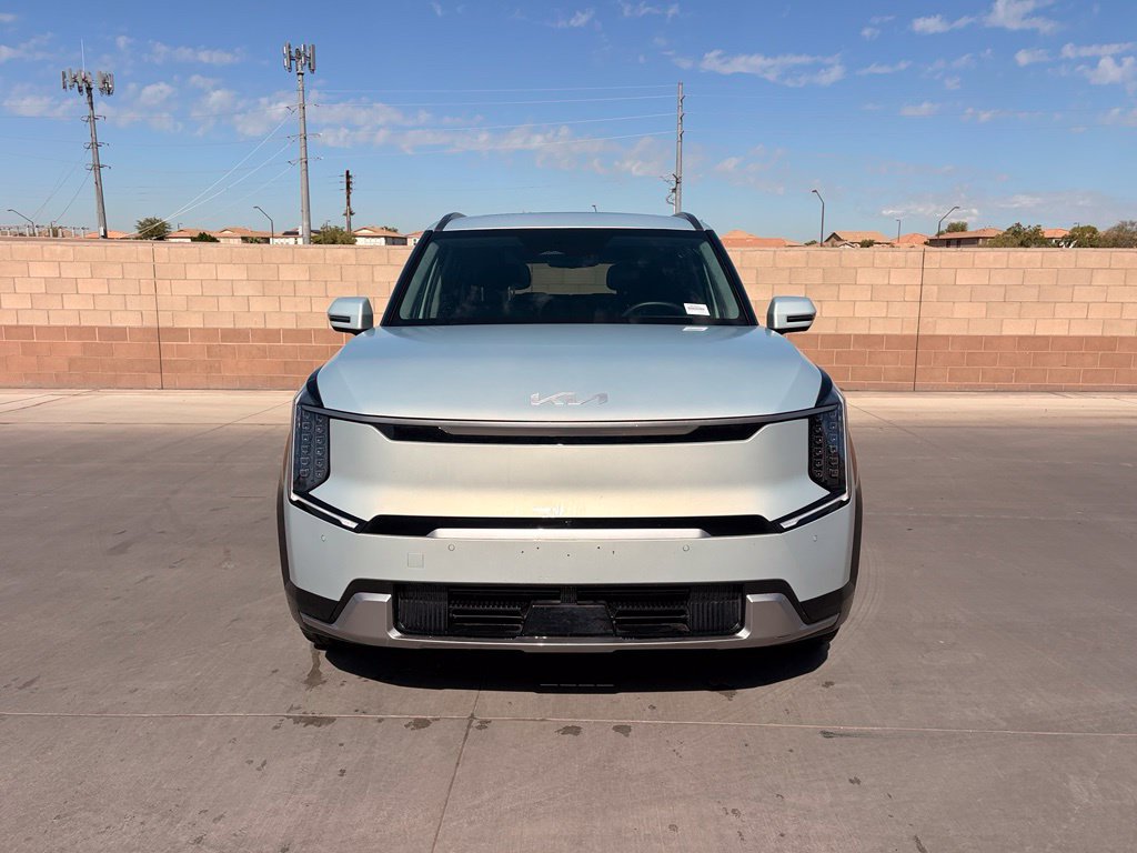 Used 2024 Kia EV9 Land AWD/4WD image 4