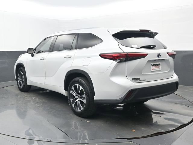Used 2022 Toyota Highlander XLE image 3
