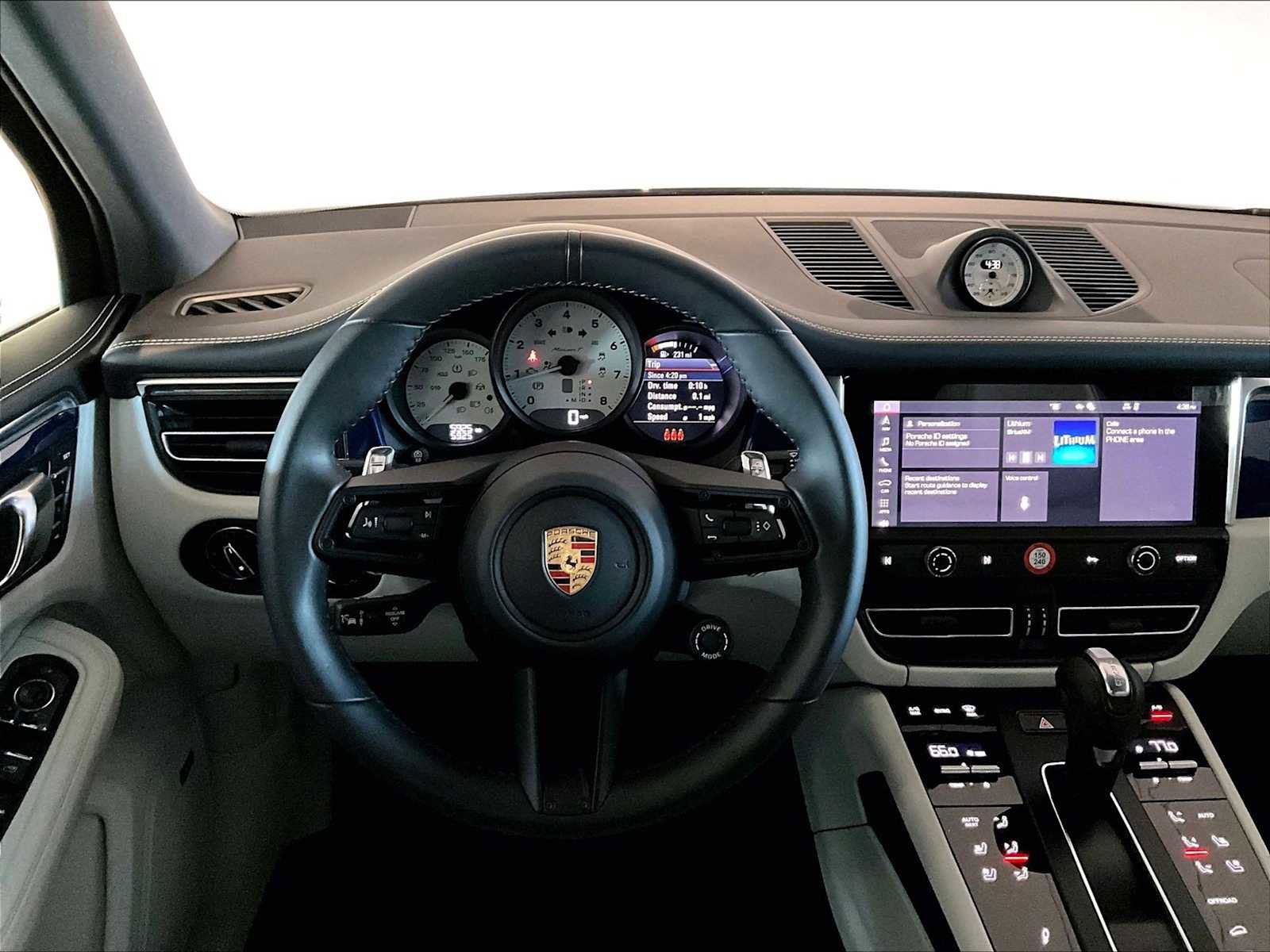 Used 2025 Porsche Macan Turbo image 16