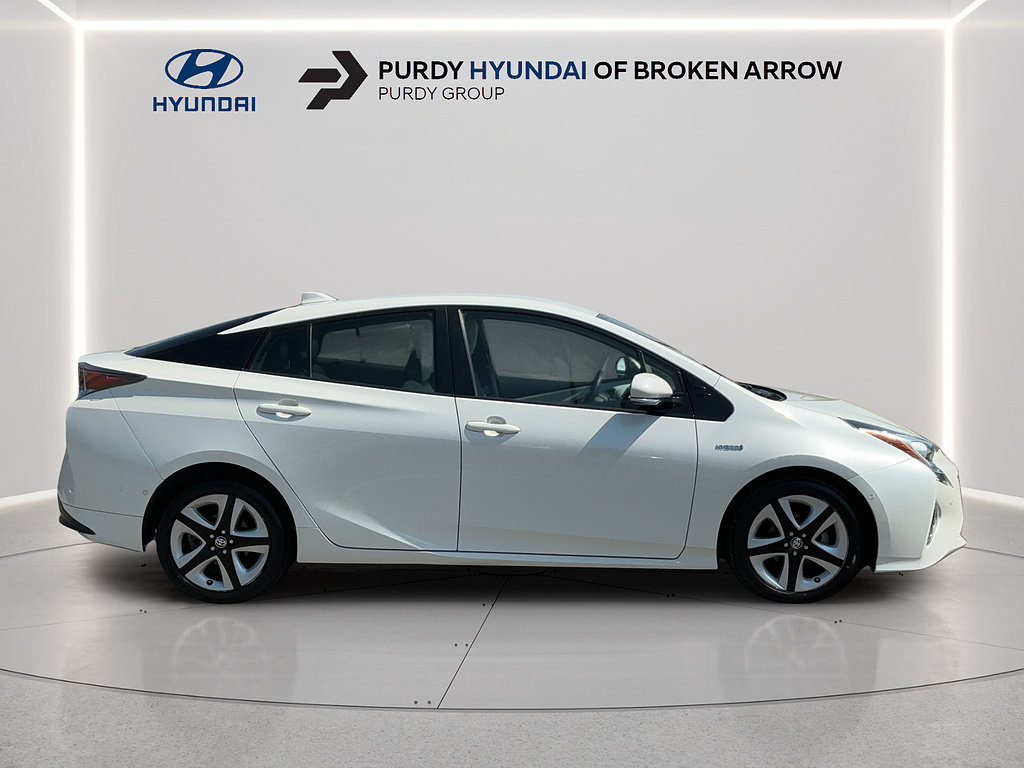 Used 2017 Toyota Prius Four Touring w/ Premium Convenience Package FWD image 2