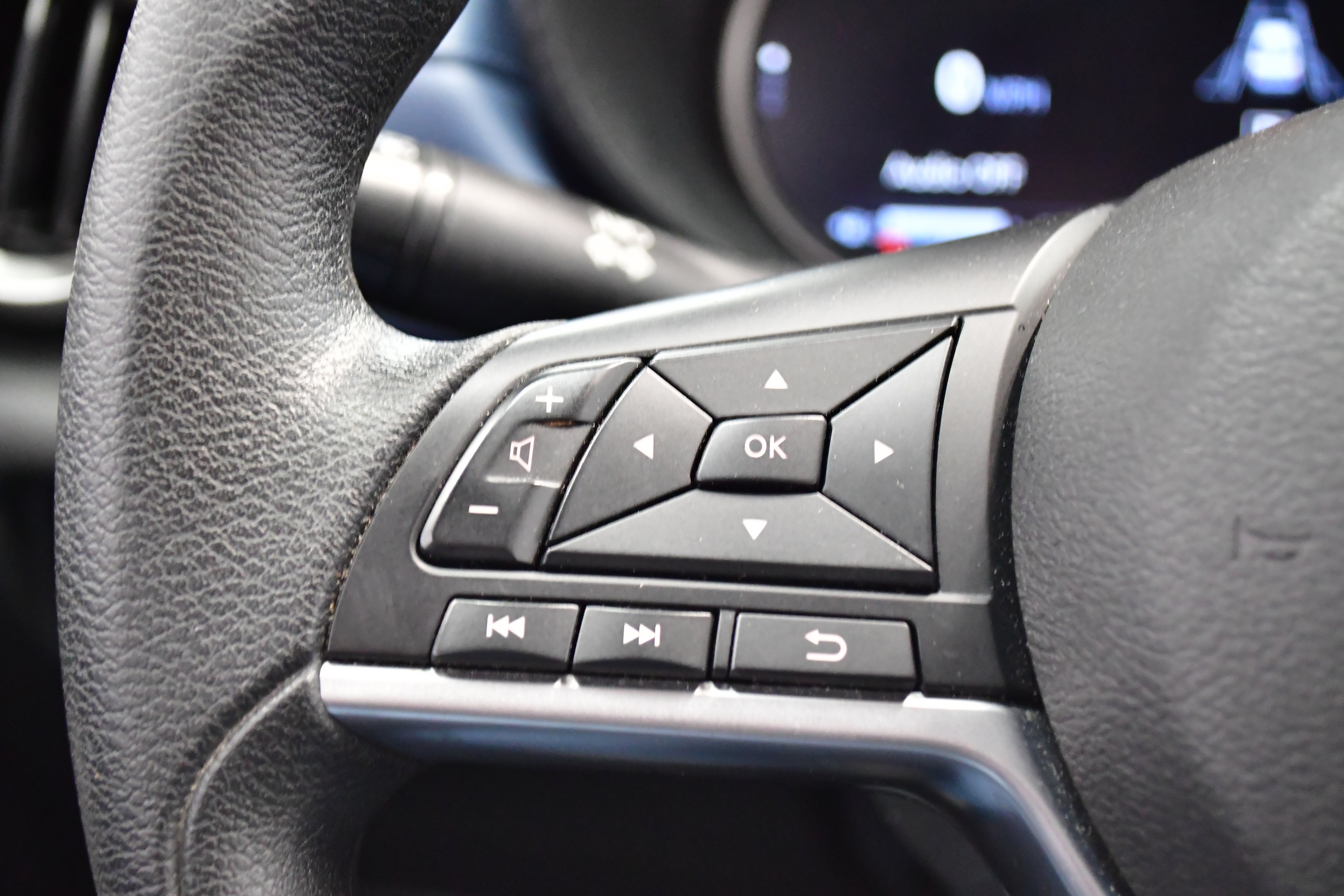 Used 2025 Nissan Versa SV image 21