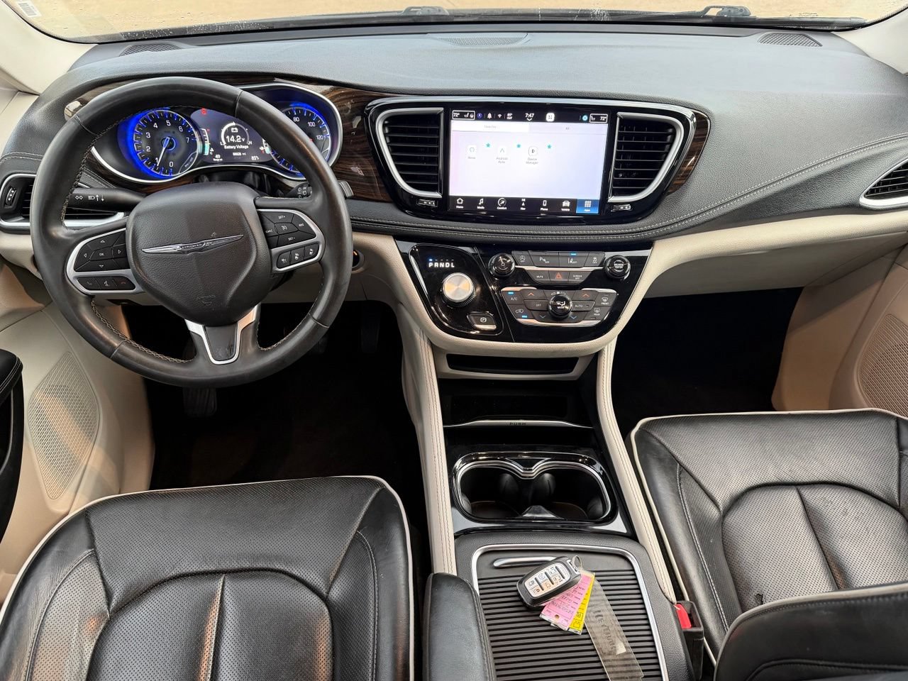 Used 2023 Chrysler Pacifica Limited FWD image 11