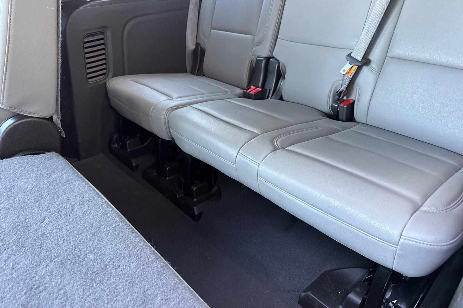 Used 2024 Chevrolet Suburban LT AWD/4WD image 19