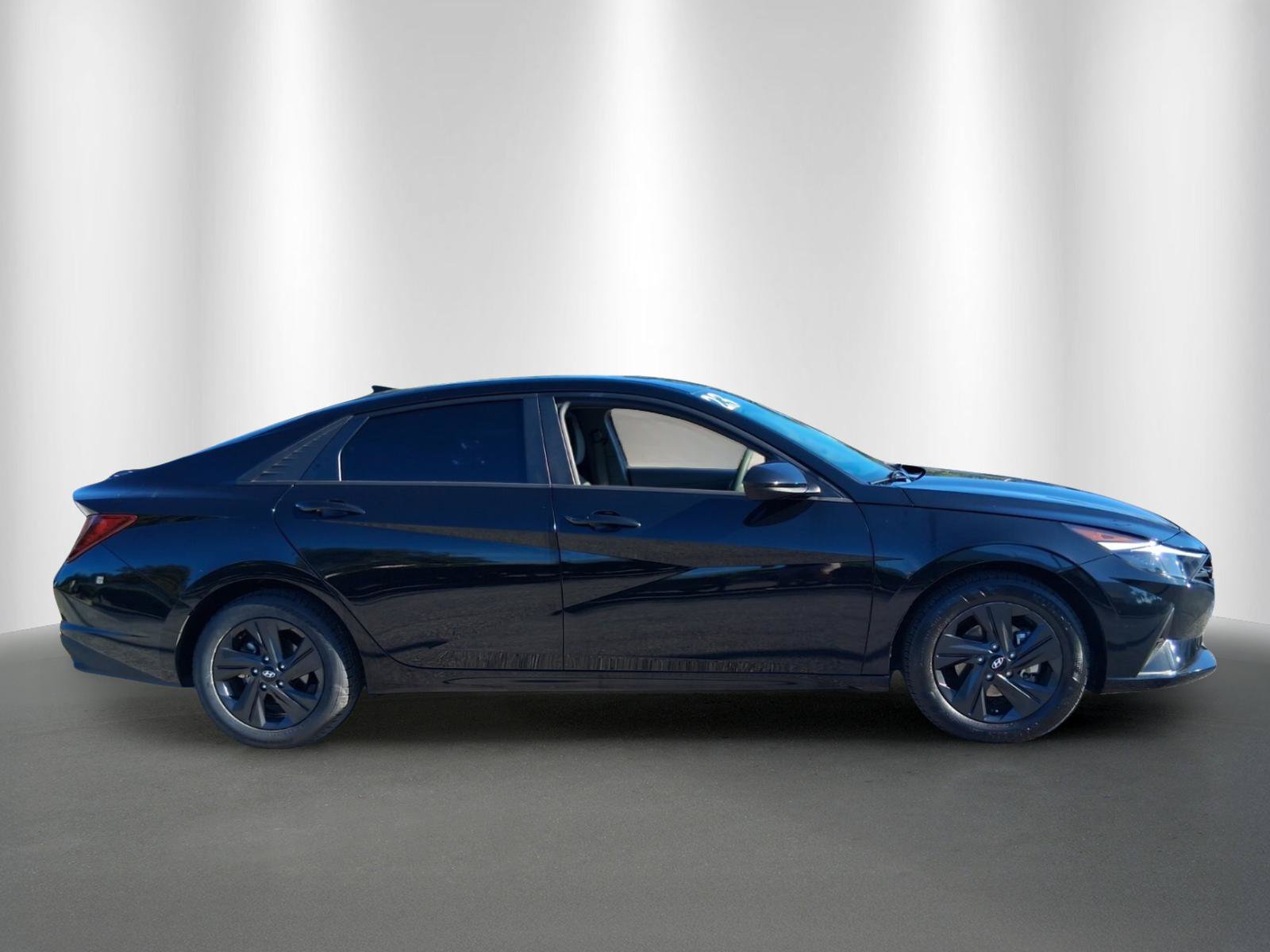 Used 2023 Hyundai Elantra SEL w/ Cargo Package FWD image 8