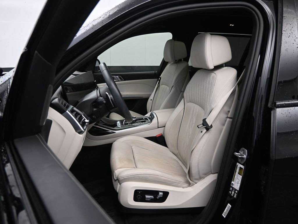 Used 2025 BMW X7 M60i image 28