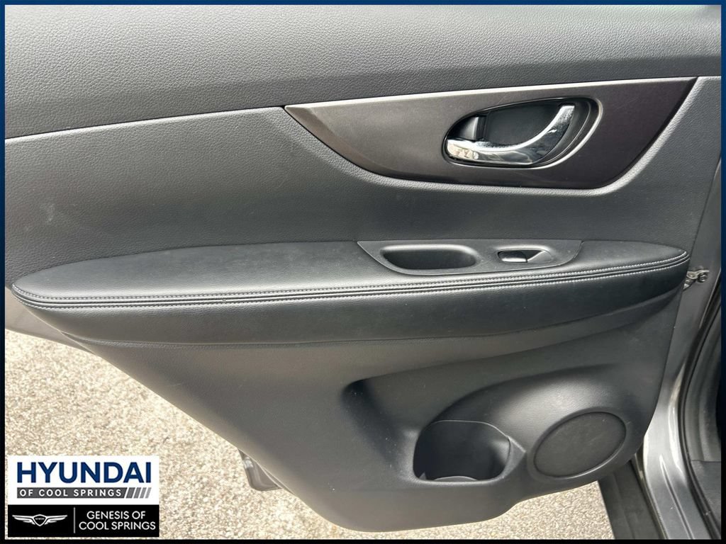 Used 2015 Nissan Rogue SV FWD image 21