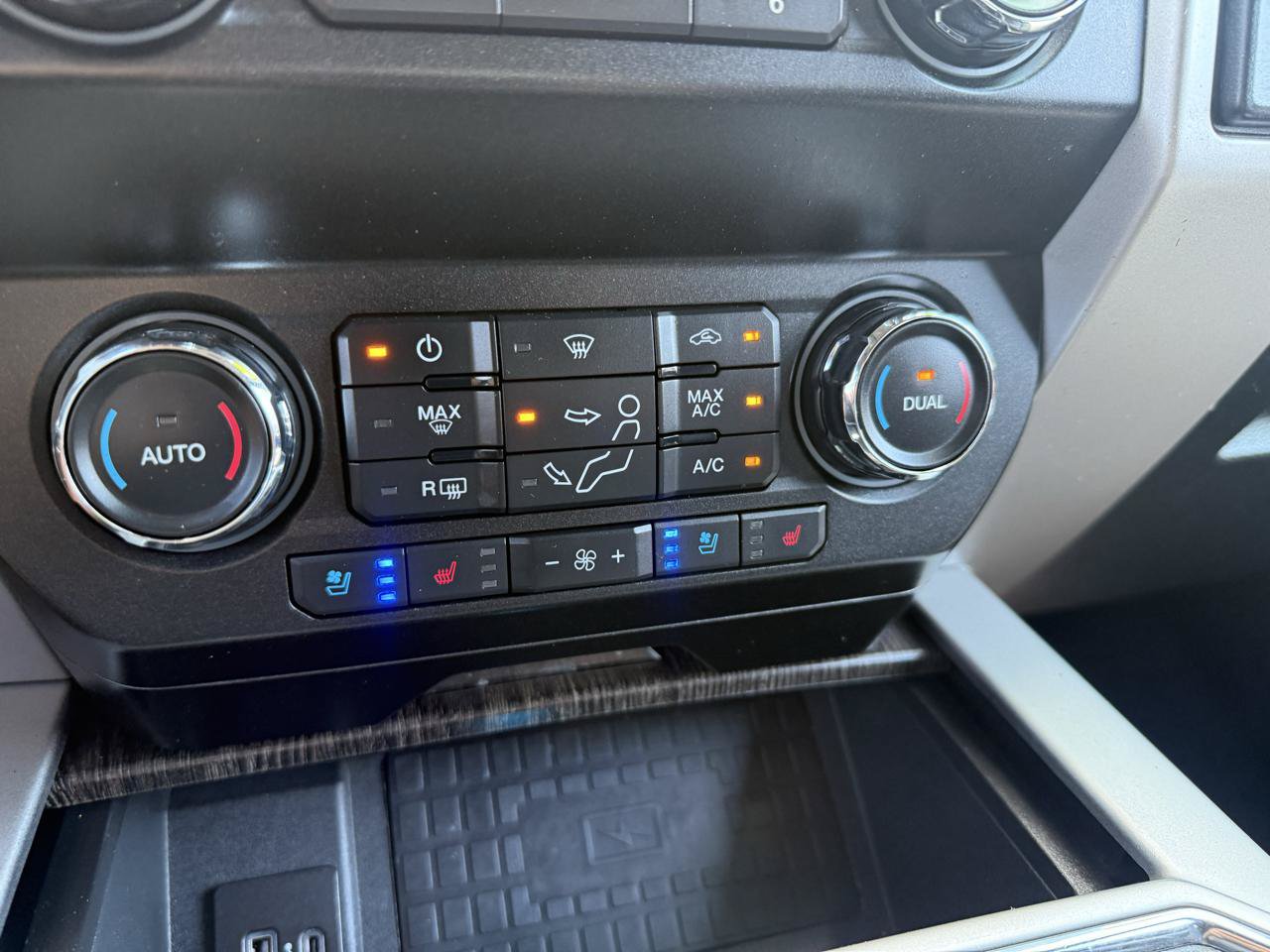 Used 2021 Ford F350 Lariat w/ Lariat Ultimate Package AWD/4WD image 30