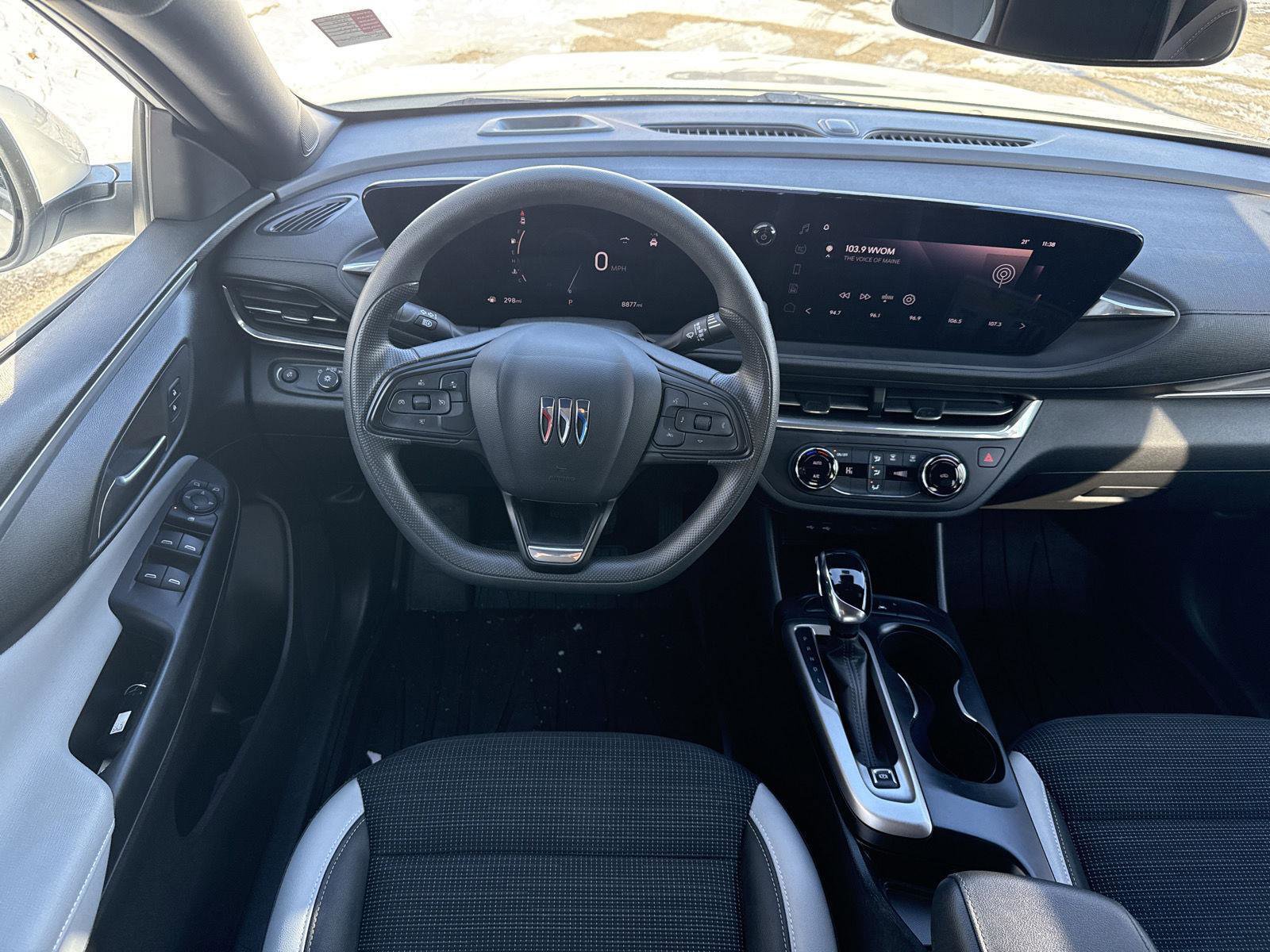 Used 2024 Buick Envista Preferred w/ Advanced Safety Package image 15