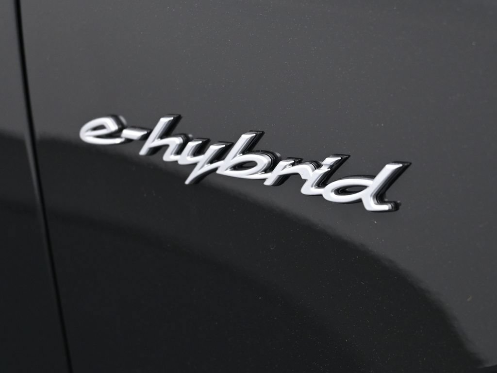 Certified 2026 Porsche Cayenne E-Hybrid Coupe AWD/4WD image 32