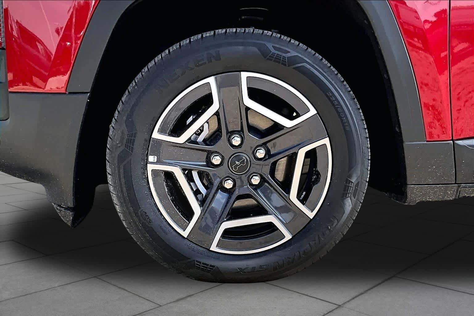 Used 2026 Jeep Cherokee Laredo AWD/4WD image 10