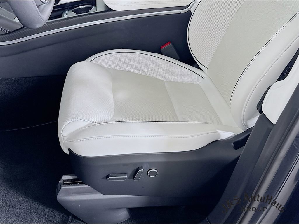 Used 2024 Tesla Model X Plaid image 25