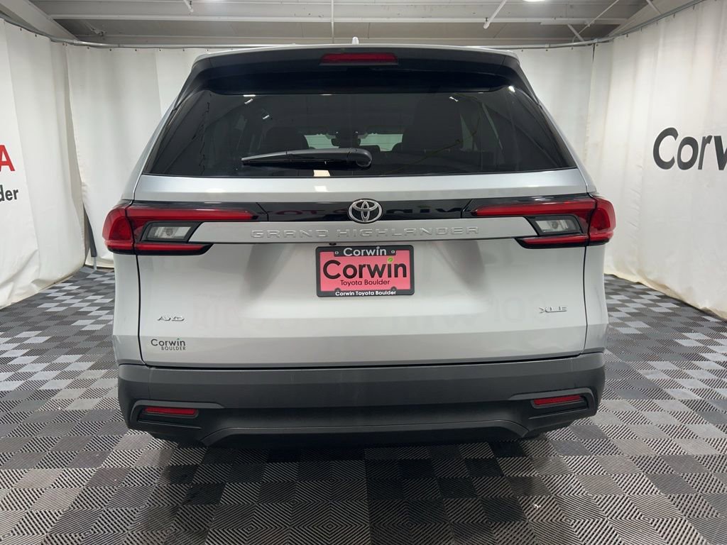 Used 2025 Toyota Grand Highlander AWD image 5