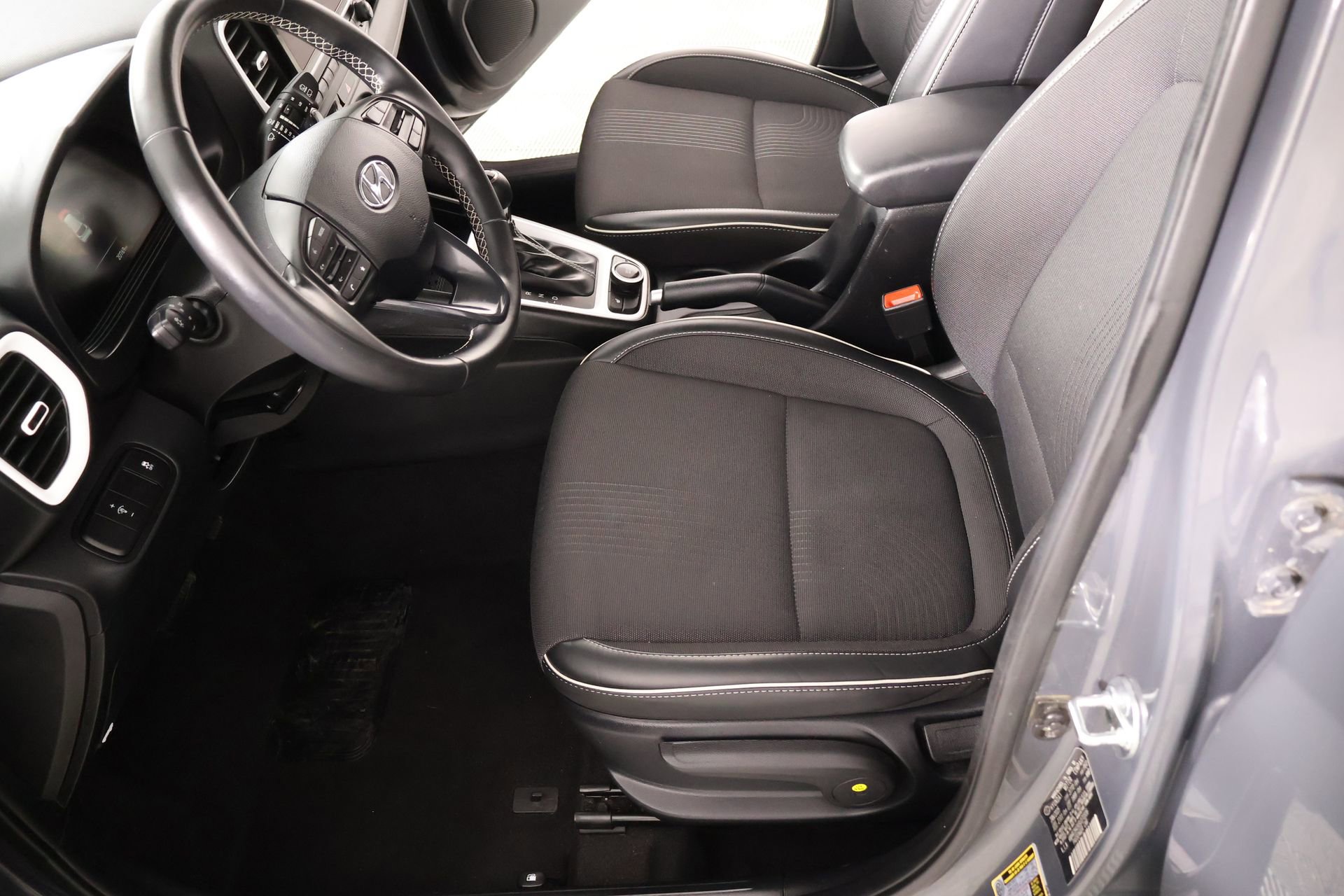 Certified 2025 Hyundai Venue Limited image 12