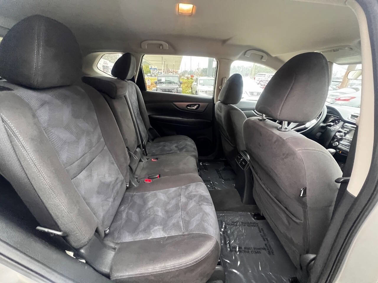 Used 2015 Nissan Rogue SV image 11