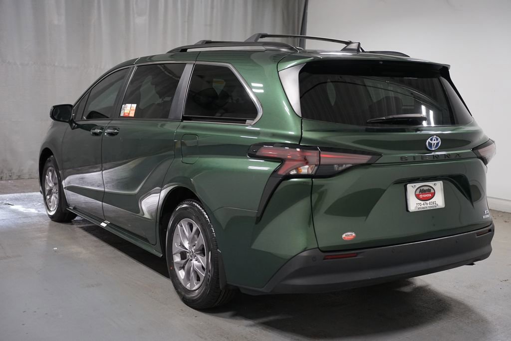 Used 2023 Toyota Sienna XLE FWD image 6