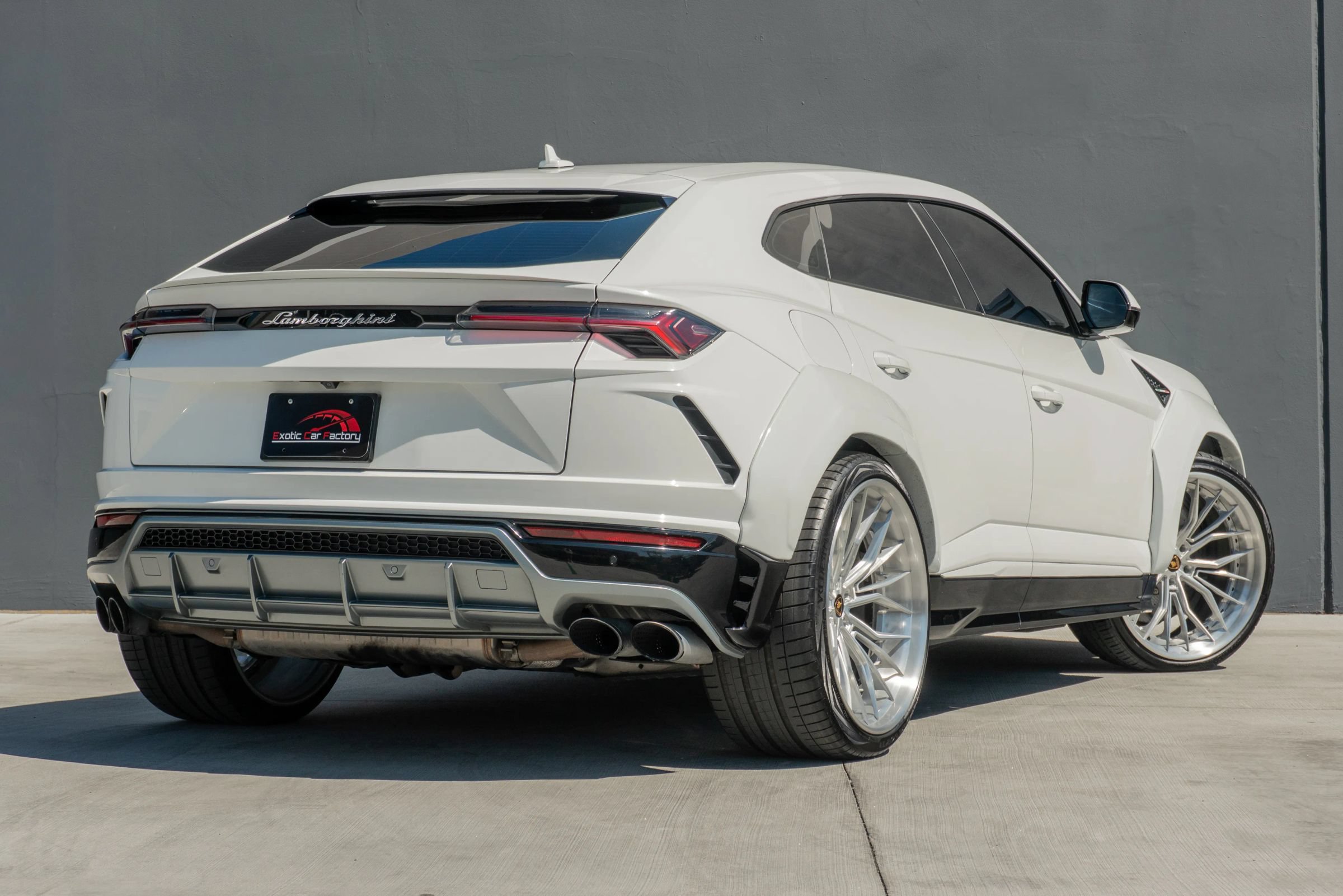 Used 2019 Lamborghini Urus AWD/4WD image 7