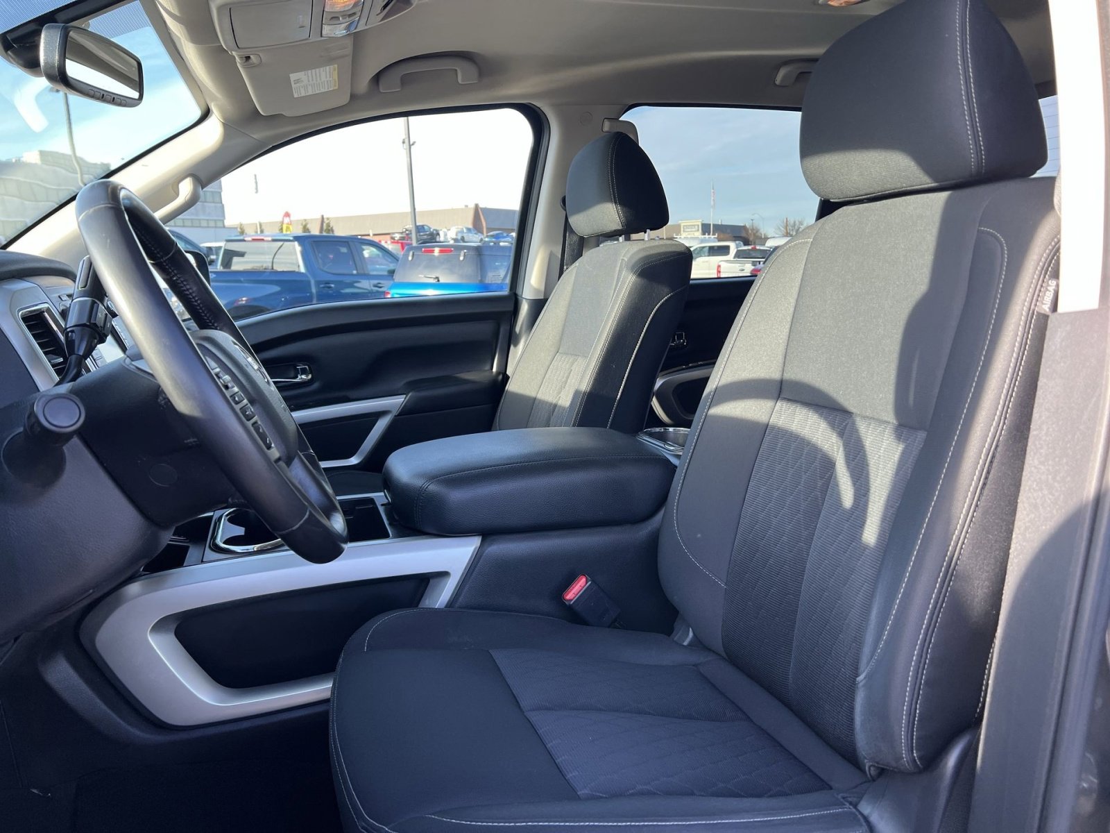 Used 2019 Nissan Titan SV w/ SV Convenience Package image 13