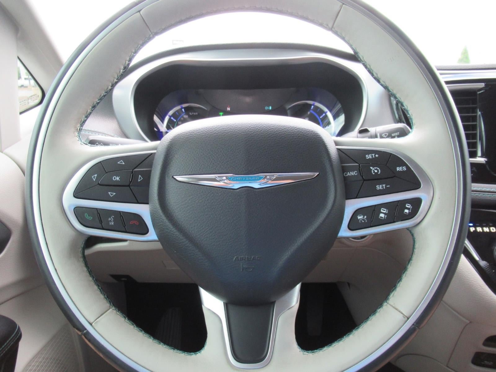 Used 2017 Chrysler Pacifica Platinum FWD image 26