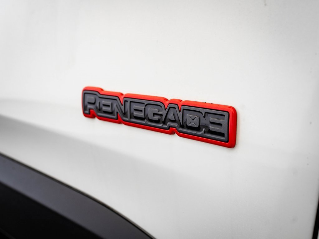 Used 2016 Jeep Renegade Trailhawk w/ Premium Trailhawk Package image 9