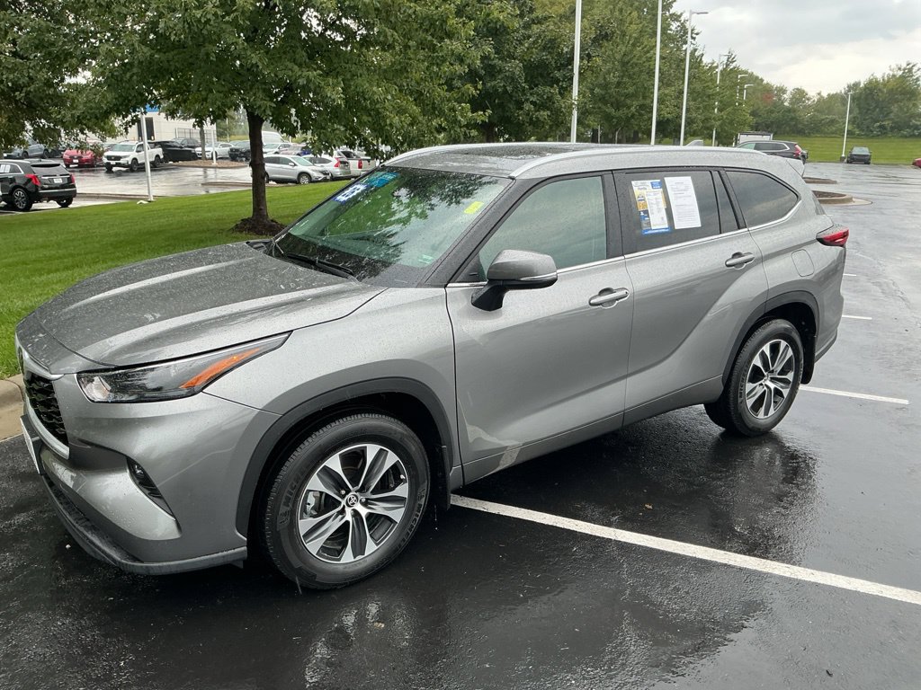 Used 2026 Toyota Highlander XLE AWD/4WD image 5