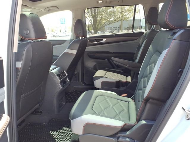 Used 2025 Volkswagen Atlas Peak Edition SE AWD/4WD image 14