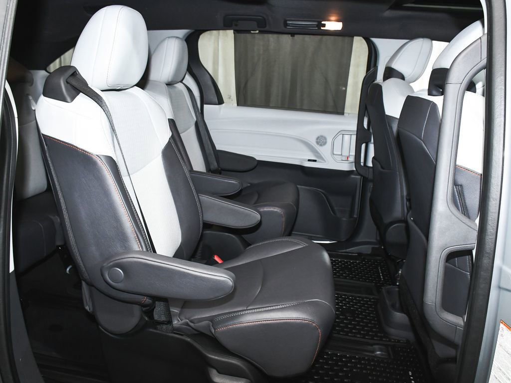 Used 2024 Toyota Sienna XSE image 44