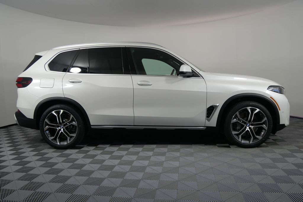 Used 2026 BMW X5 xDrive50e w/ Executive Package image 2