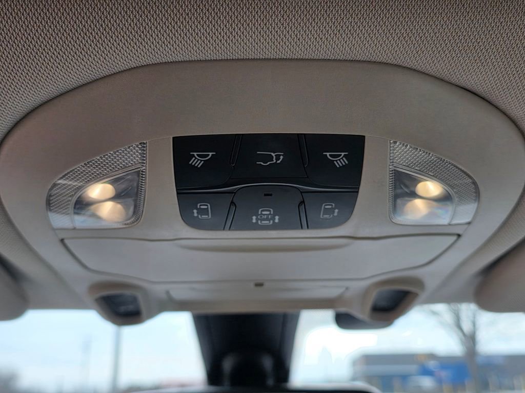 Used 2020 Chrysler Pacifica Limited image 28