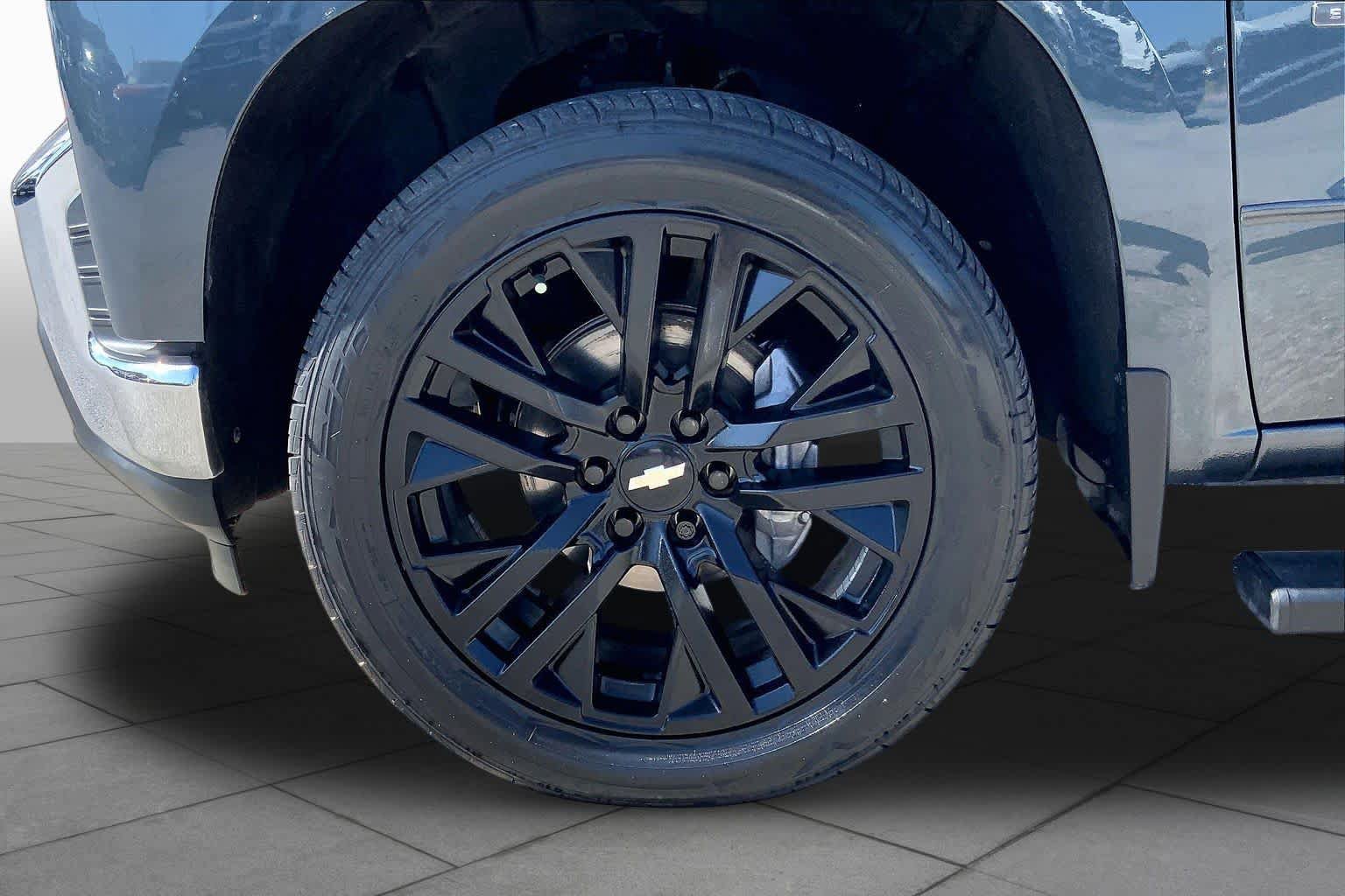 Used 2020 Chevrolet Silverado 1500 LT w/ Texas Edition AWD/4WD image 11