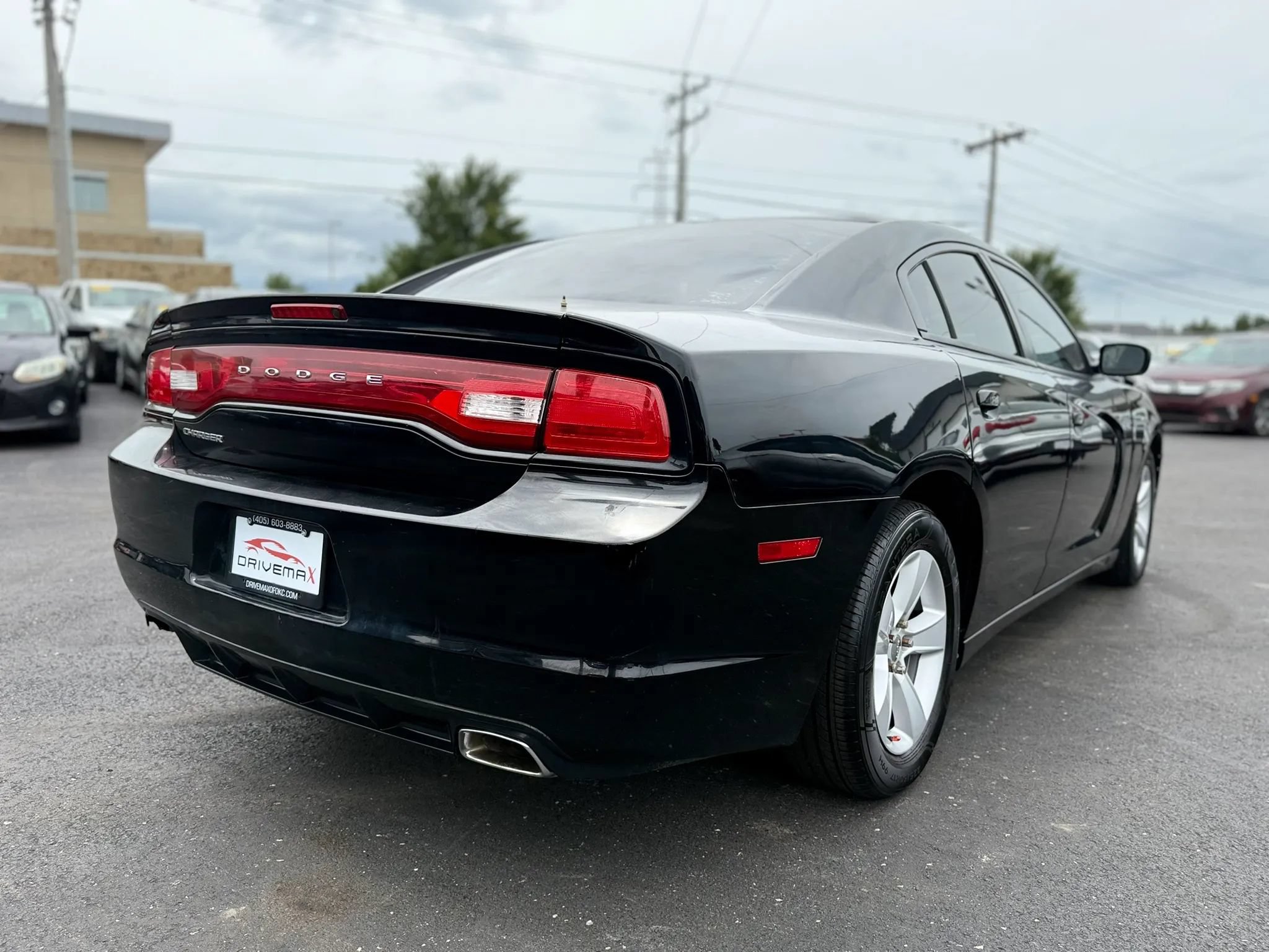 Used 2013 Dodge Charger SE RWD image 4
