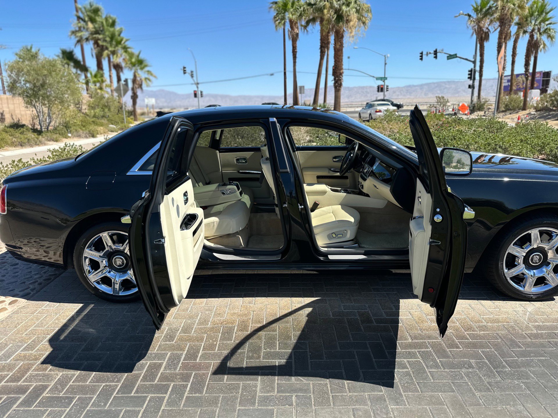 Used 2011 Rolls-Royce Ghost image 31