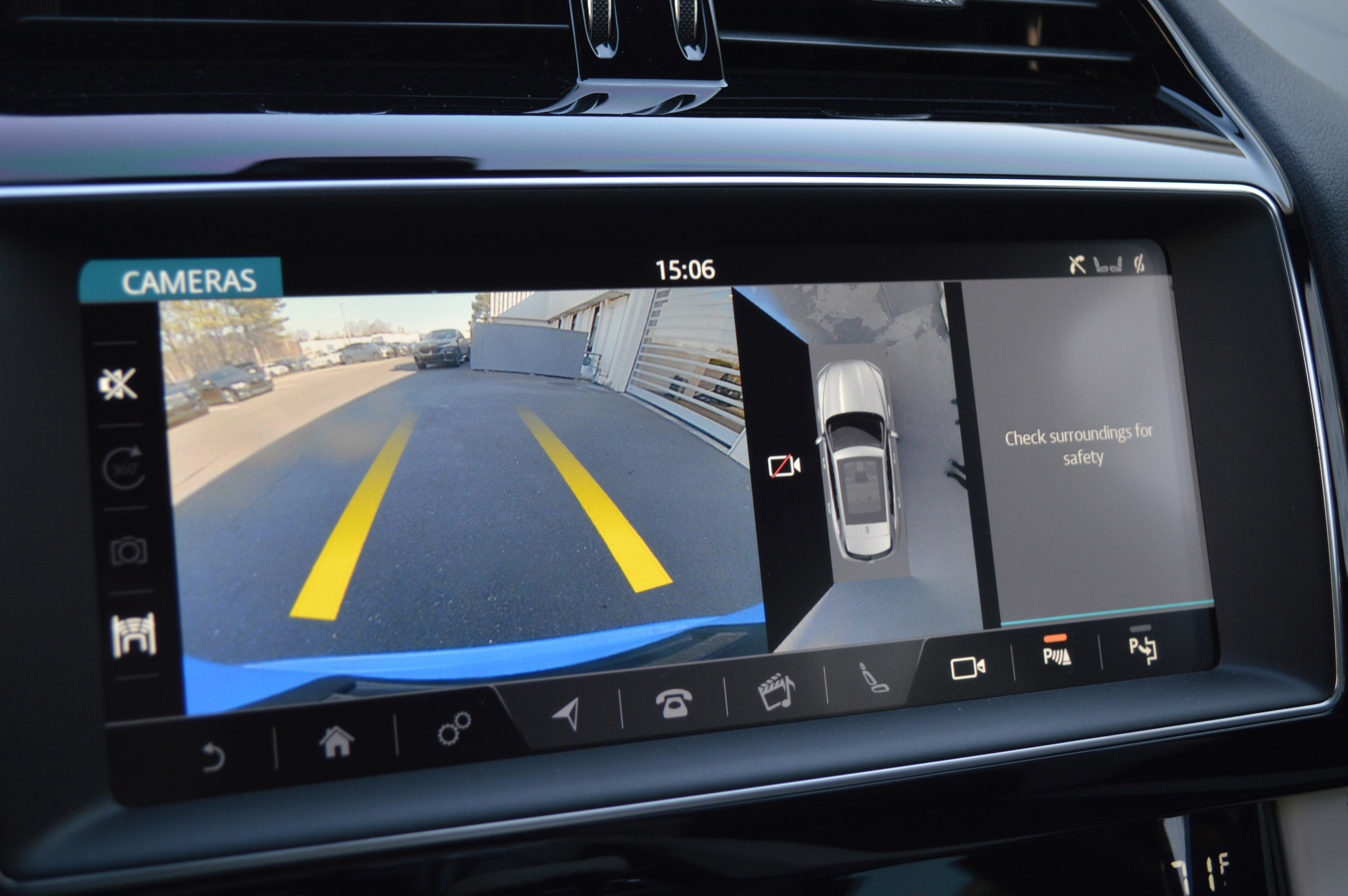 Used 2020 Jaguar F-PACE SVR image 23