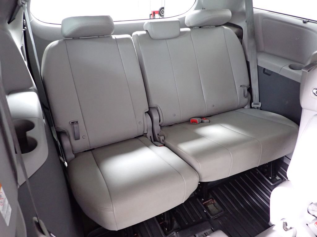 Used 2015 Toyota Sienna XLE w/ XLE Navigation Package image 37