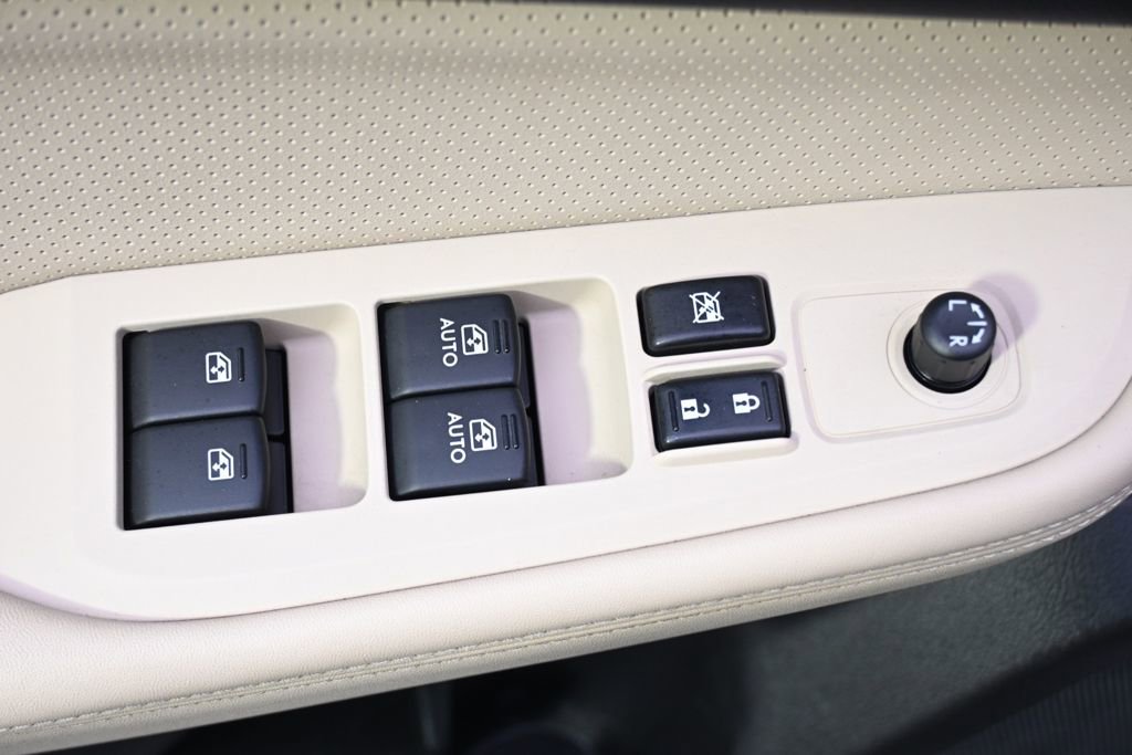 Used 2015 Subaru Outback 3.6R Limited image 23