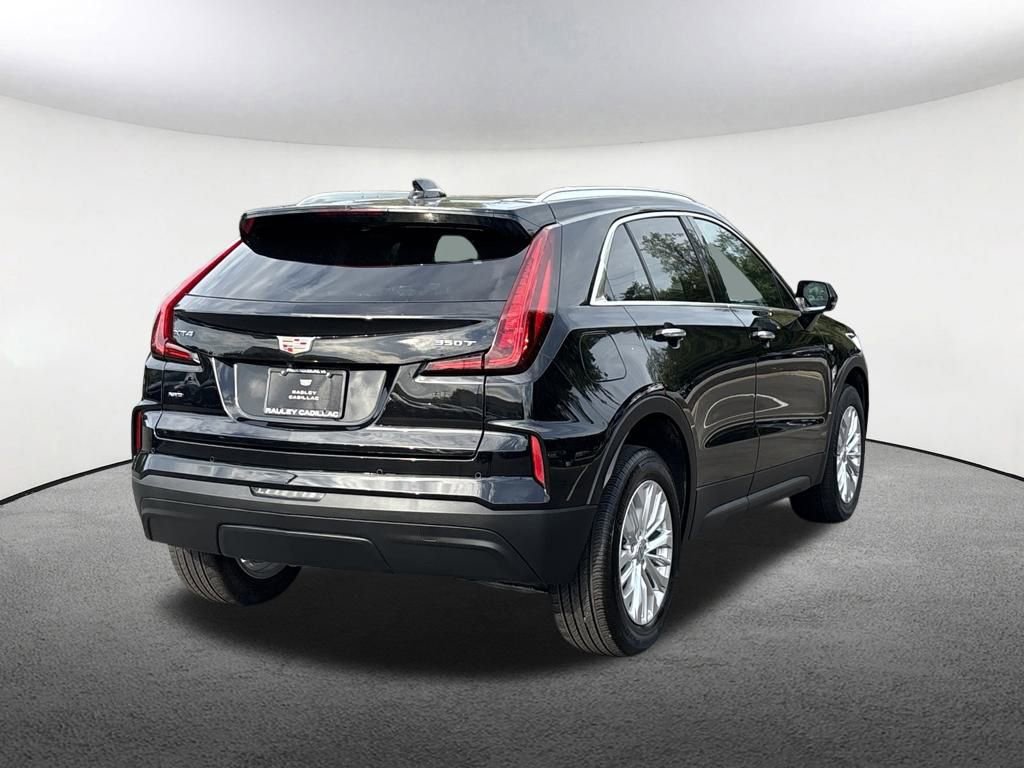 Certified 2024 Cadillac XT4 Luxury w/ Cold Weather Package image 5