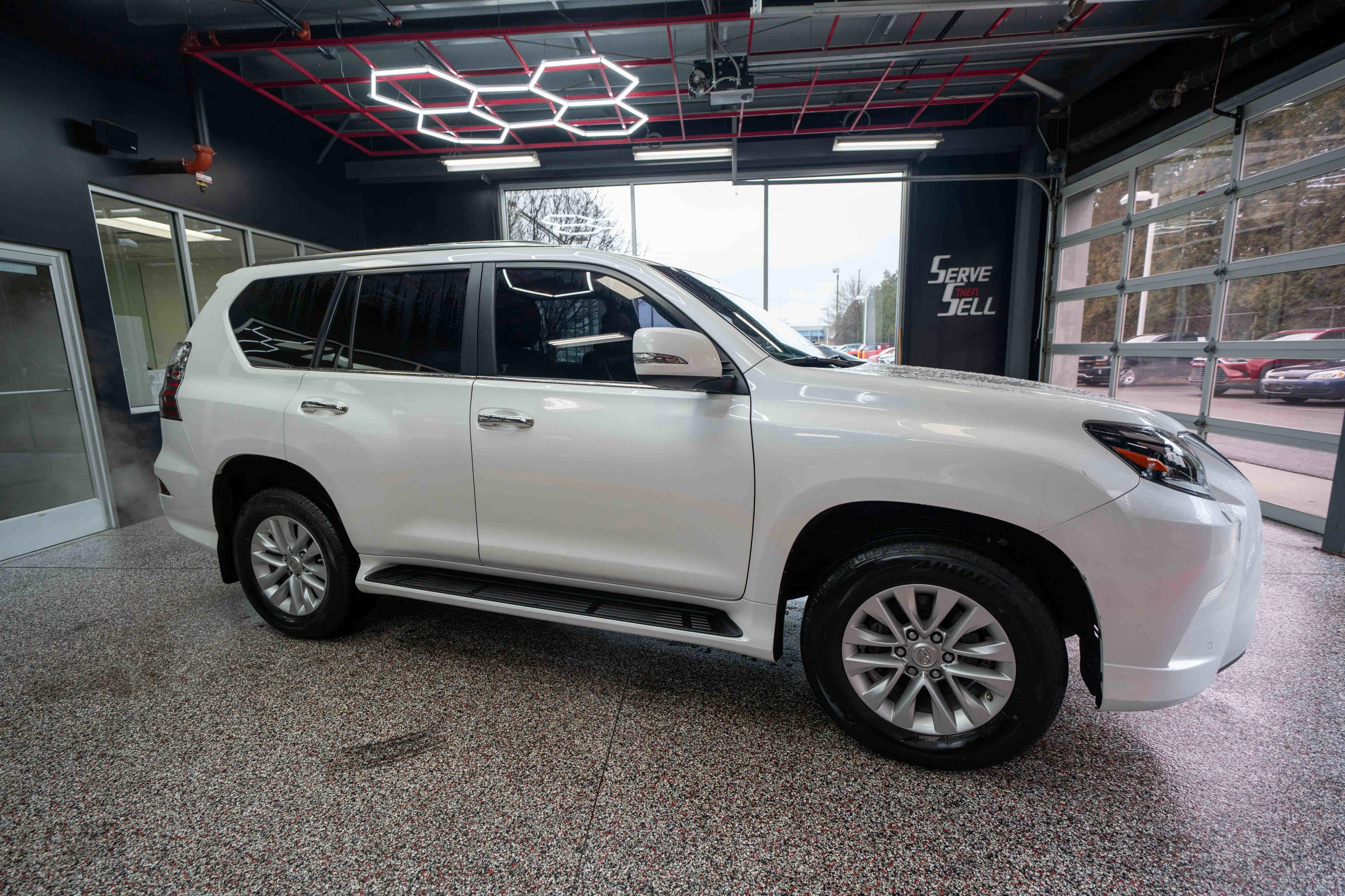 Used 2021 Lexus GX 460 Premium w/ Premium Package image 5