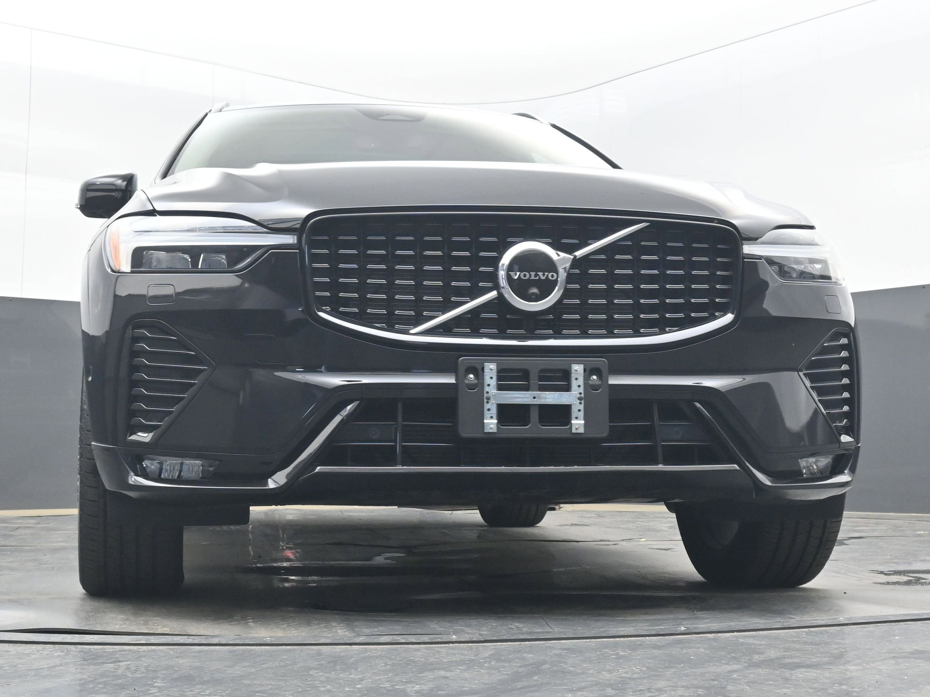 Used 2023 Volvo XC60 B5 Plus w/ Climate Package image 22