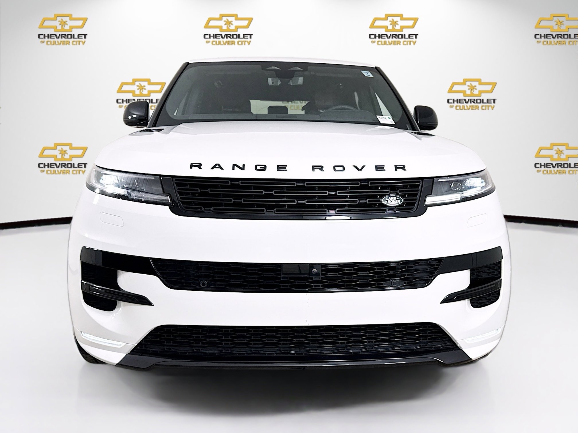 Used 2025 Land Rover Range Rover Sport Dynamic SE image 2