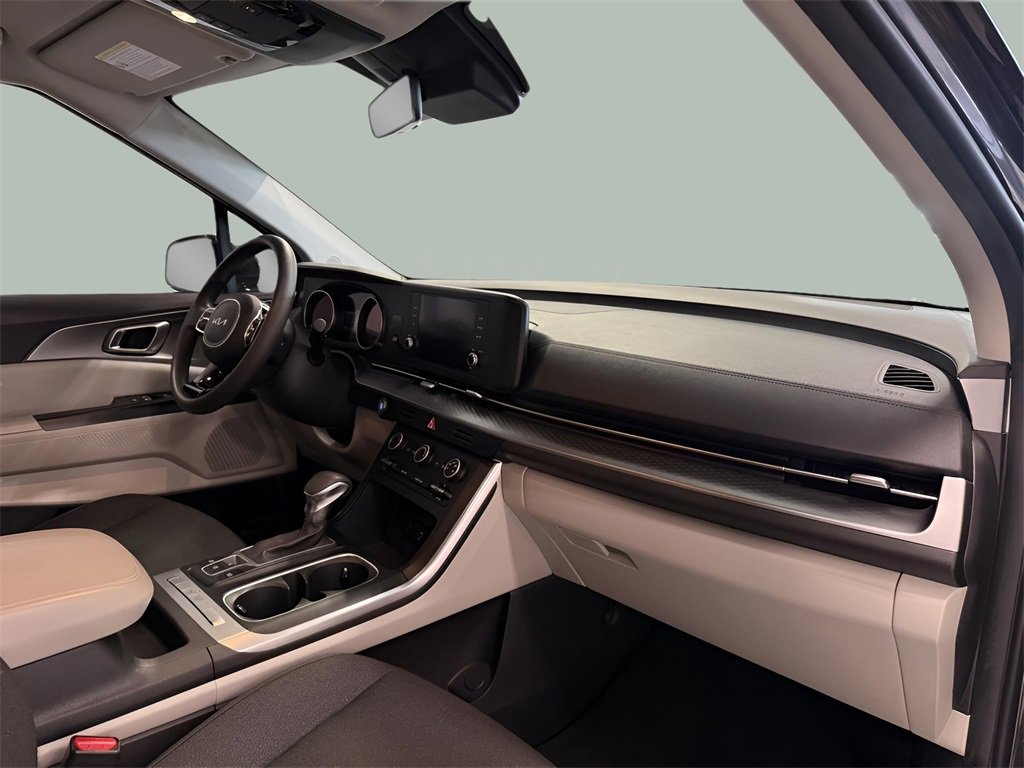Used 2022 Kia Carnival LX image 28