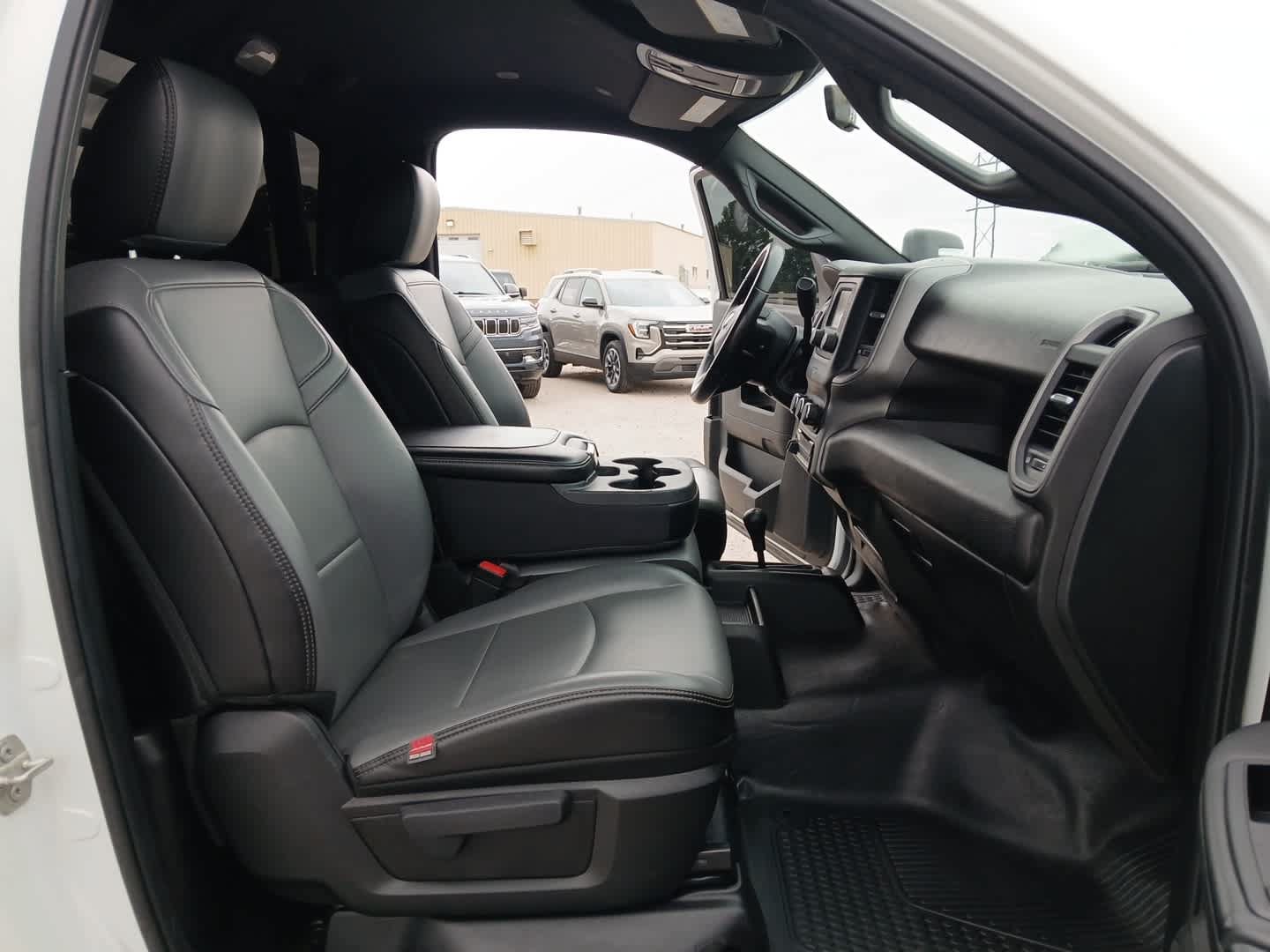 Used 2024 RAM 3500 Tradesman w/ Chrome Appearance Group AWD/4WD image 54