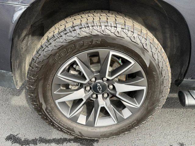 Used 2023 Chevrolet Suburban Z71 w/ Z71 Off-Road Package AWD/4WD image 13