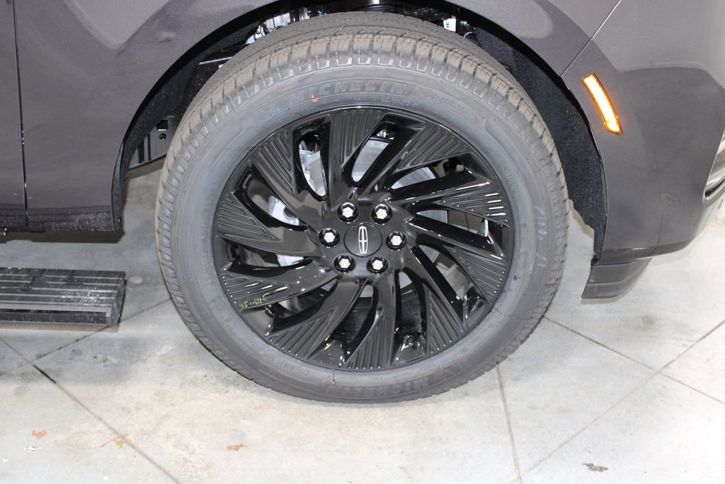 New 2026 Lincoln Navigator L Reserve w/ Jet Appearance Package image 13