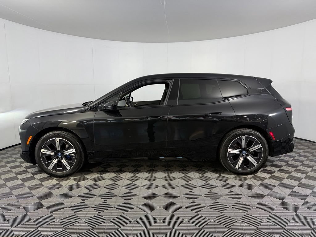 Used 2023 BMW iX xDrive50 w/ Sport Package AWD/4WD image 10