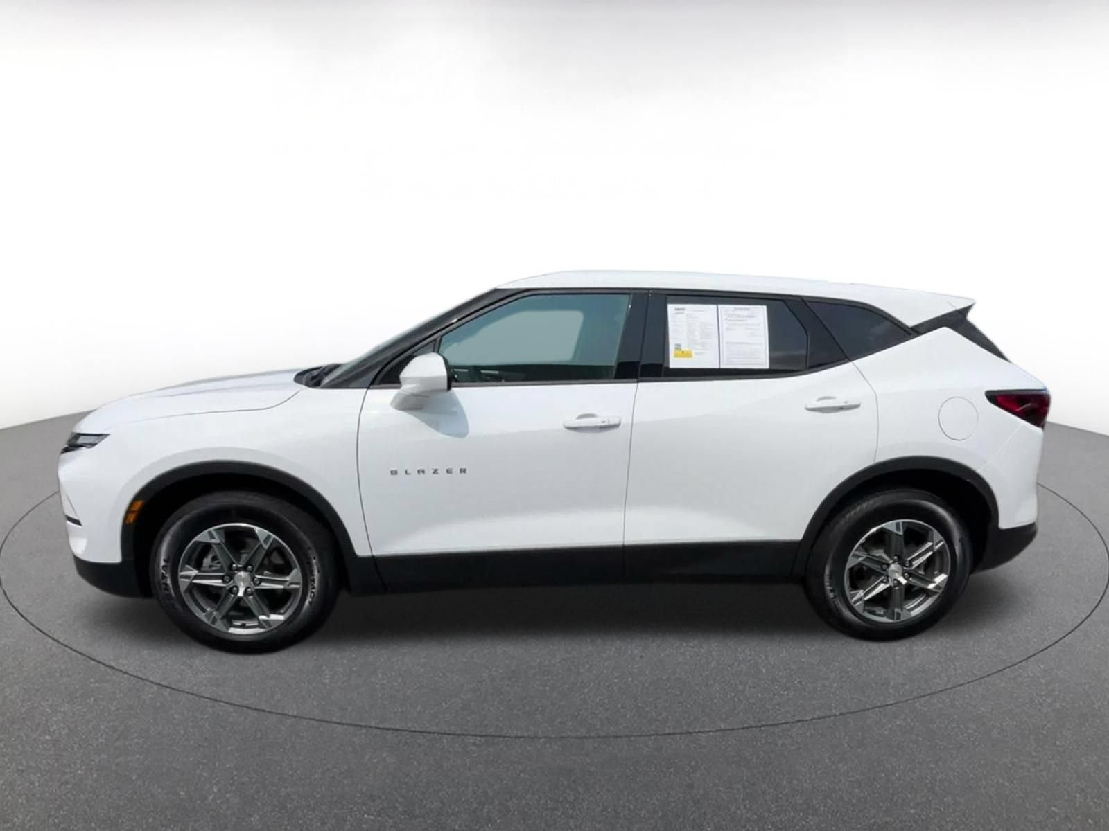 Used 2025 Chevrolet Blazer LT FWD image 8