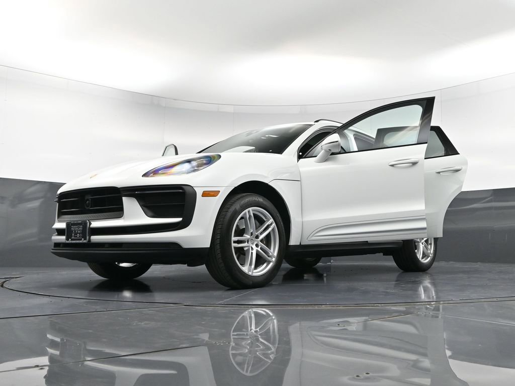 Certified 2022 Porsche Macan image 39